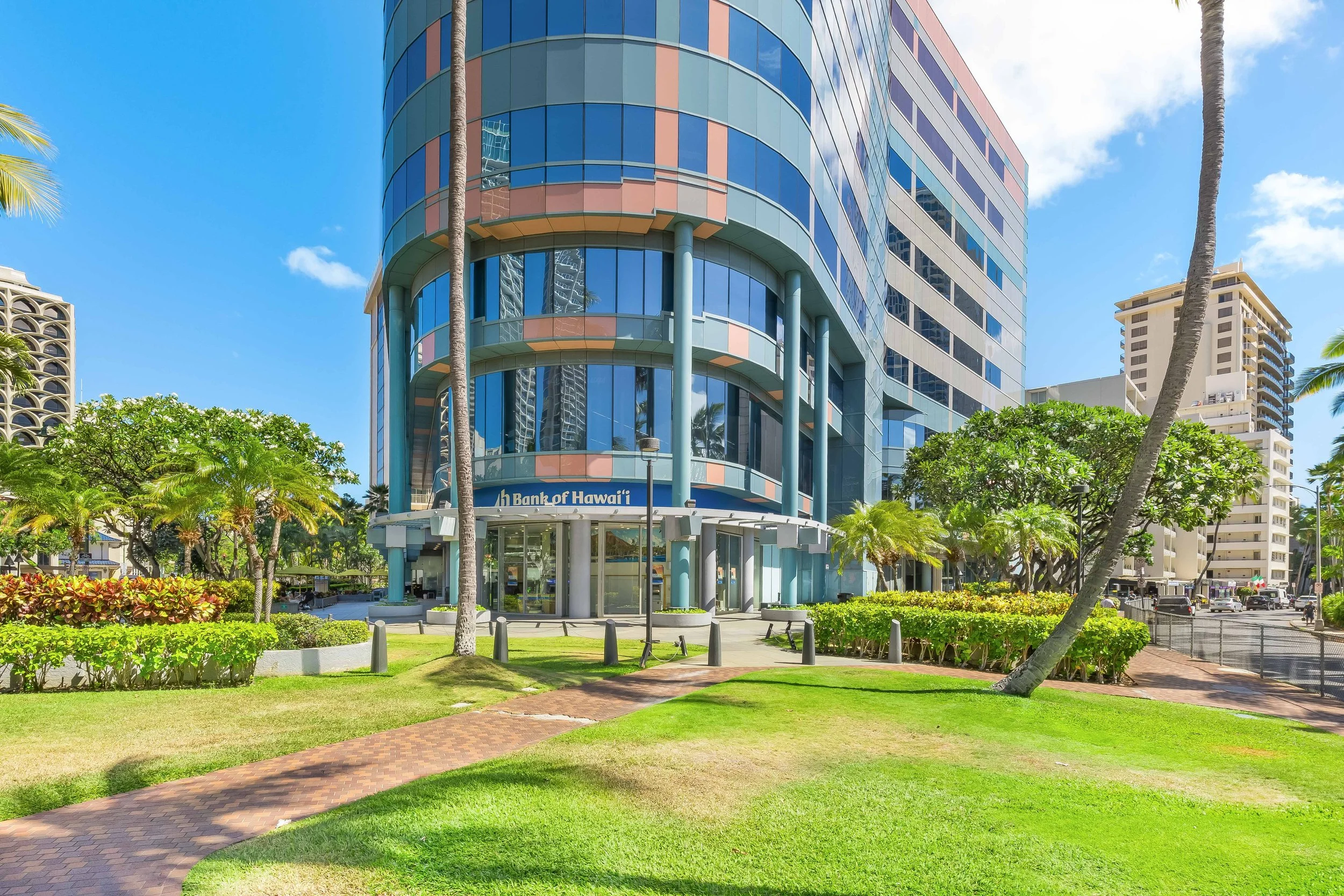 Tenant Gallery — Bank Of Hawaii Waikiki Center